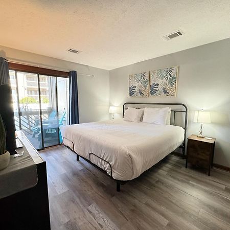 Spacious Modern Condo - 1St Floor - One Block To The Beach 미를 비치 외부 사진