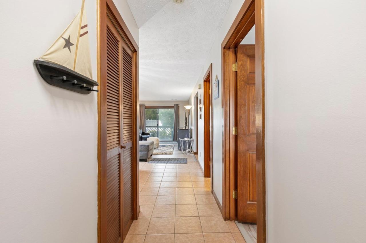 Spacious Modern Condo - 1St Floor - One Block To The Beach 미를 비치 외부 사진